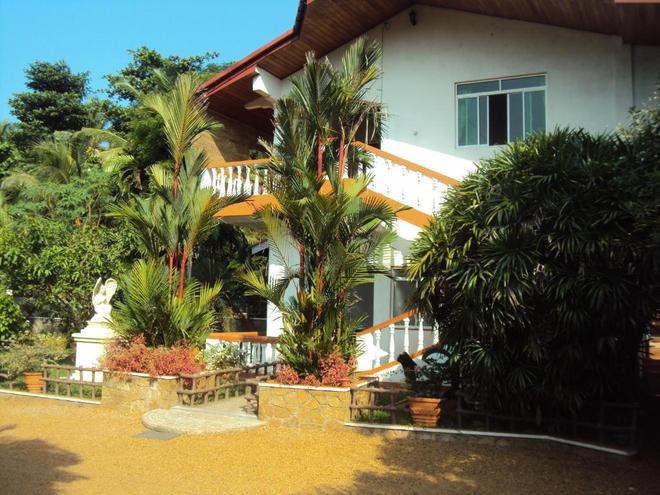 Angel villa garden